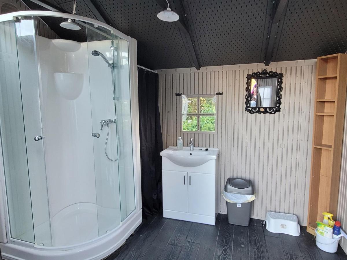 1 Glamping Tent With Kitchen & Electric On Small Family Campsite, No Bedding Supplied Narberth Exterior photo