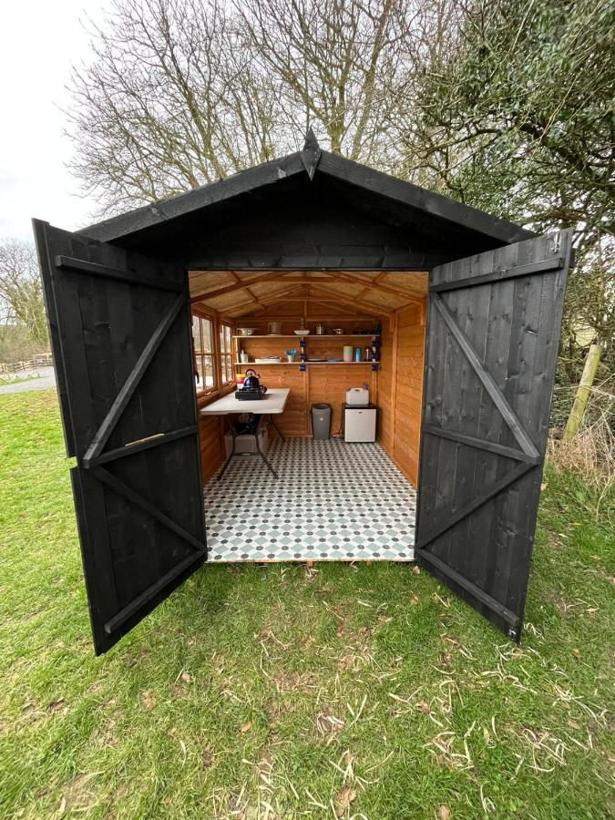 1 Glamping Tent With Kitchen & Electric On Small Family Campsite, No Bedding Supplied Narberth Exterior photo